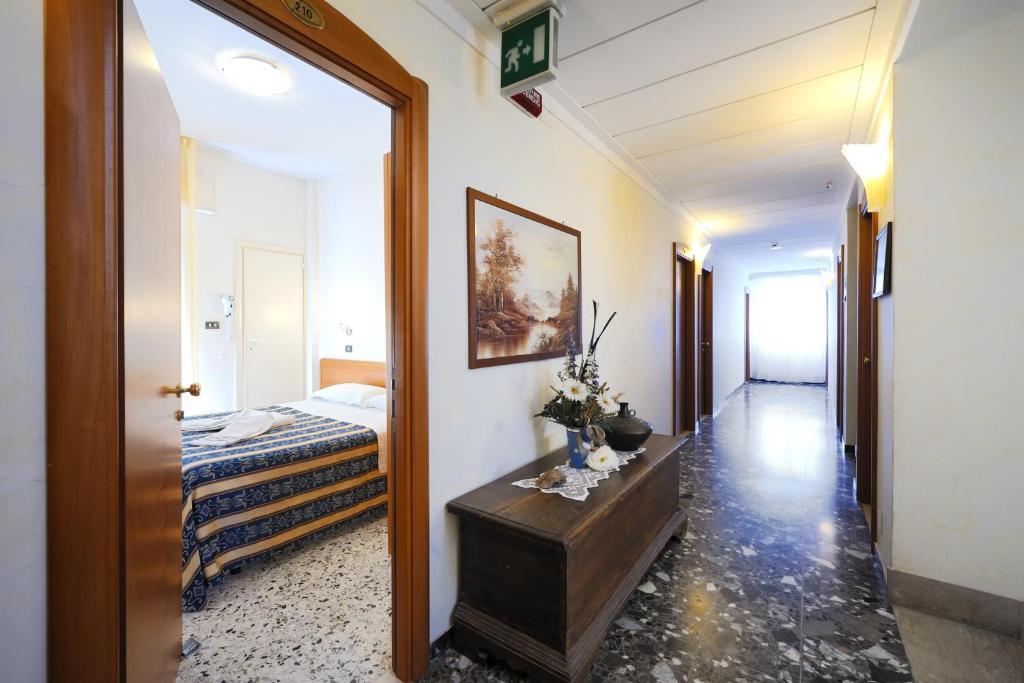 Hotel Bridge Rimini Esterno foto