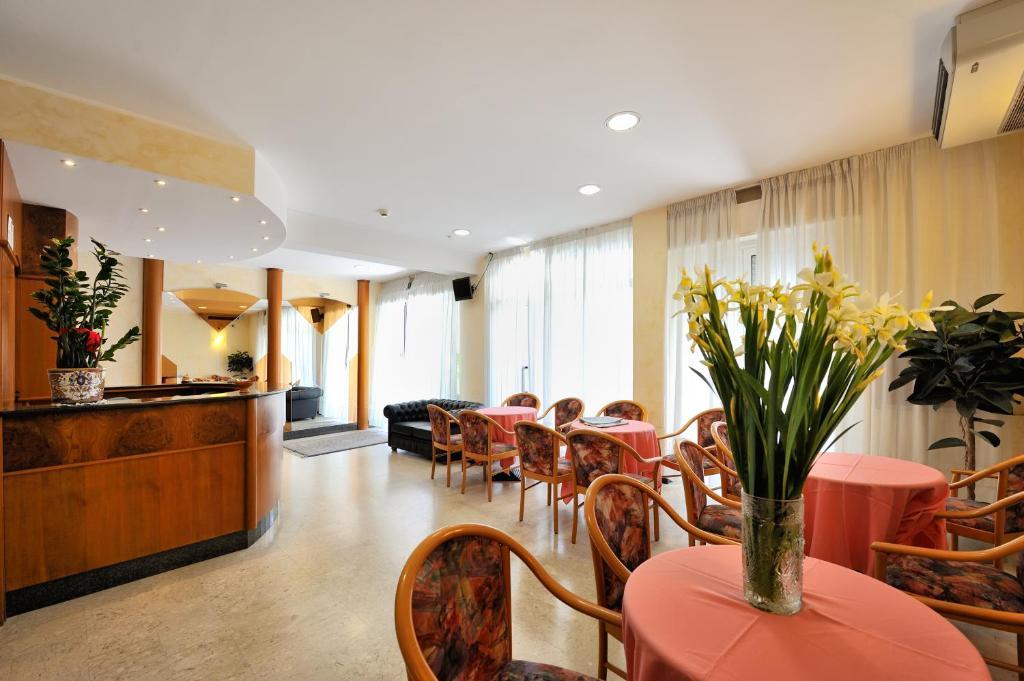 Hotel Bridge Rimini Esterno foto