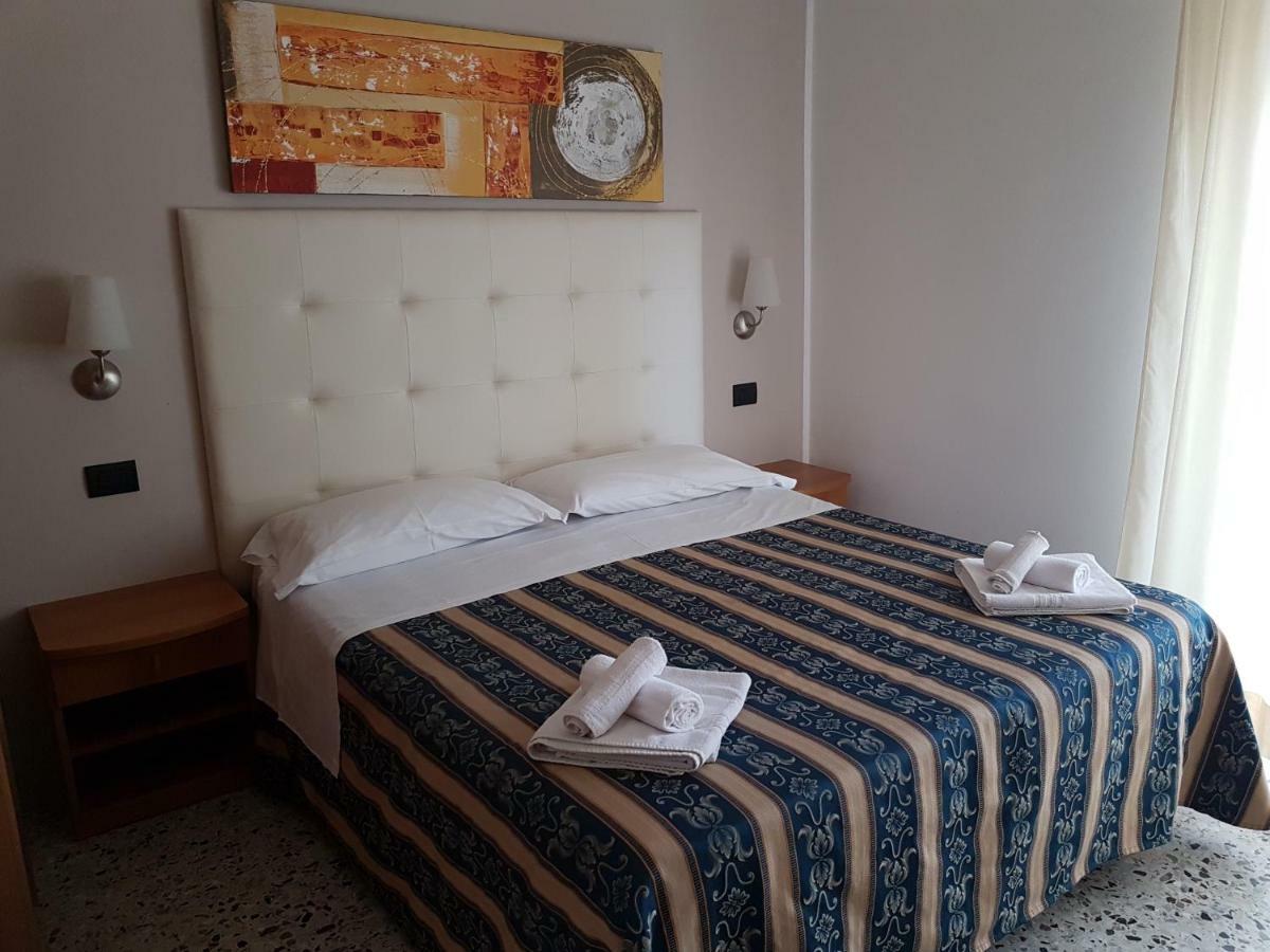 Hotel Bridge Rimini Esterno foto
