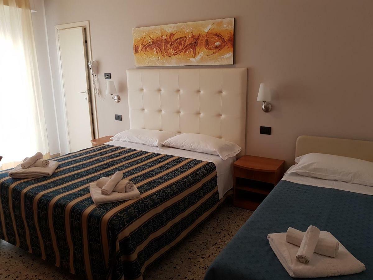 Hotel Bridge Rimini Esterno foto