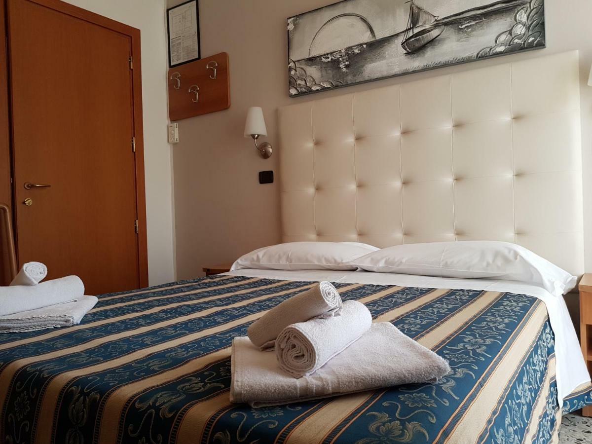 Hotel Bridge Rimini Esterno foto